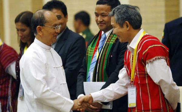 Myanmar president Thein Sein (L) shakes hand with a member of the Karen delegation (R) before a meeting with ethnic armed groups leaders to discuss the signing of a Nationwide Ceasefire Agreement (NCA) at the Myanmar International Convention Center (MICC) in the capital Naypyitaw, Myanmar, 9 September 2015. Photo: Lynn Bo BO/EPA