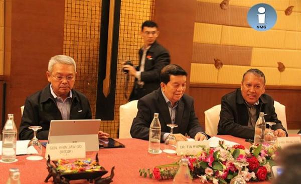 Government representatives at meeting in Chiang Mai. (l to r retired General Khin Zaw Oo, Dr Tin Myo Win and U Hla Maung Shwe)