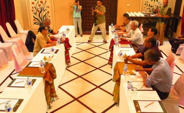 ဓာတ်ပုံ - ဖနိဒါ