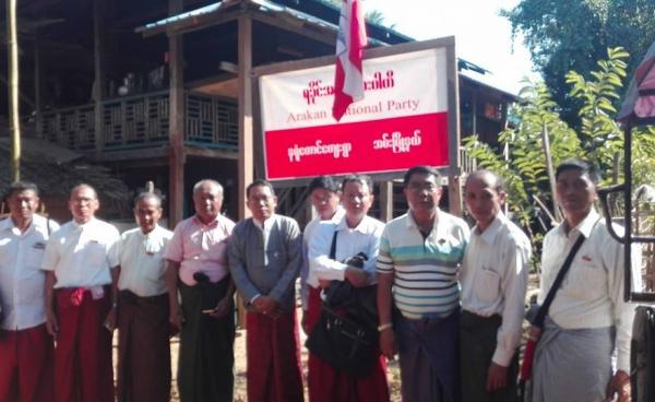 ဓာတ်ပုံ- အမတ်သန်းနိုင်ဖေ့စ်ဘုတ်