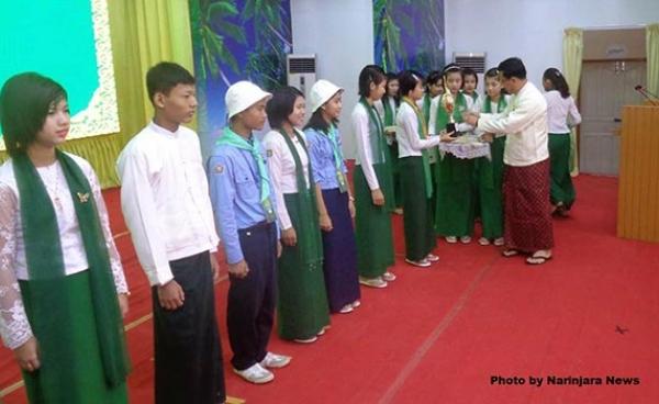 ၂၀၁၅ တက္ကသိုလ် စာမေးပွဲတွင် ရခိုင်မှ ထူးချွန်စွာ အောင်မြင်ခဲ့ကြသည့် တက္ကသိုလ်ဝင်တန်း ကျောင်းသား/သူများနှင့် စာပြတော်သည့် ဆရာ ဆရာမများကို ၅-၇-၂၀၁၅ နေ့က စစ်တွေတွင် ဆုချီးမြှင့်ခဲ့သည်။