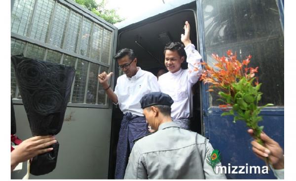 Detained journalists from Eleven media, editor in chief Kyaw Zaw Linn (L), chief reporter Phyo Wai Win (C) and managing editor Nari Min (back), arrive in Tamwe township court for their trial in Yangon on 17 October 2018. Photo: Thura/Mizzima
