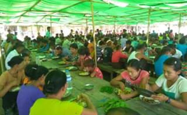 အ.ထ.က ကျောက်တော်ကျောင်းအတွင်း လာရောက်ခိုလှုံနကွေသညျ့ စစျဘေးရှောငျမြားအား ဧပြီလ ၁၀ ရက်နေ့က တွေ့ရစဉ်။ (ဓာတ်ပုံ - ဦးဦးထွန်းဝင်း)