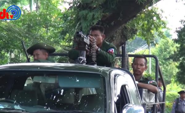 ရခိုင်တွင်လုံခြုံရေးဆောင်ရွက်နေသော တပ်မတော်သားများအား တွေ့ရစဉ်