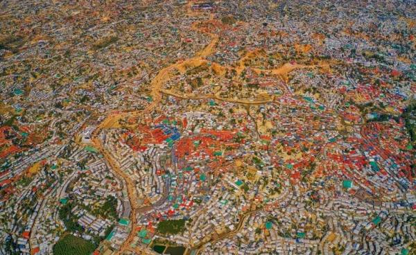 ဘင်္ဂလားဒေ့ရှ်နိုင်ငံ ကော့ဘဇားရှိ ကူတူပါလောင် ဒုက္ခသည်စခန်းအား ဝေဟင်မှ တွေ့မြင်ရစဉ်။ (ဓာတ်ပုံ - Alamy)