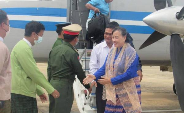 စစ်ကောင်စီမှ ငြိမ်းချမ်းရေးဆွေးနွေးပွဲသို့ ရောက်နေသည့် ALP ထိပ်ပိုင်းခေါင်းဆောင်များအား တွေ့ရစဉ်။