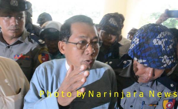   ဓာတ်ပုံ – ဇူလိုင်လ ၁၆ ရက်နေ့က ရုံးထုတ်လာစဉ်တွေ့ရသည့် ဒေါက်တာအေးမောင်။