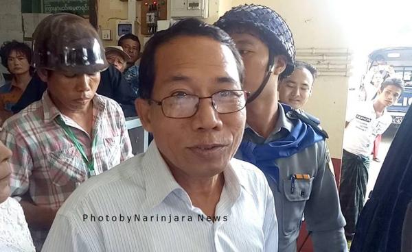 (ဓာတ်ပုံ – ဇူလိုင် ၂၃ ရက်နေ့ ရုံးထုတ်ရာတွင်တွေ့ရသည့် ဒေါက်တာအေးမောင်)