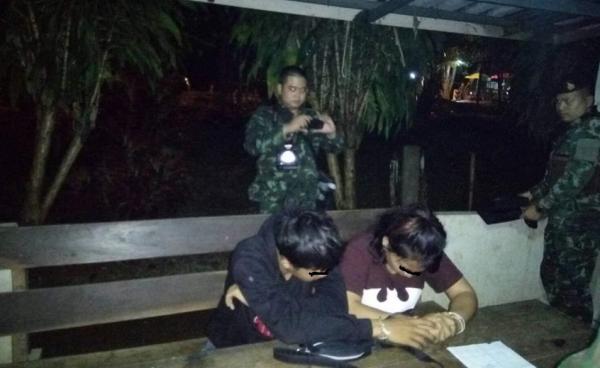 စစ်တပ်ဂိတ်မှ စစ်ဆေးနေစဉ်(photo:Facebook)