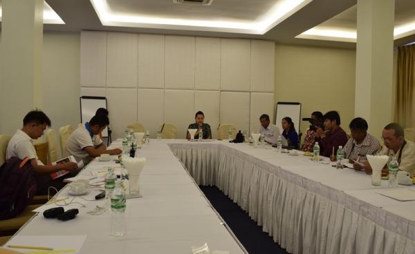 မြန်မာနိုင်ငံဆိုင်ရာ ဆွစ်ဇာလန်သံရုံးမှ သတင်းထောက်များအားရှင်းပြစဉ်(photo: MNA)