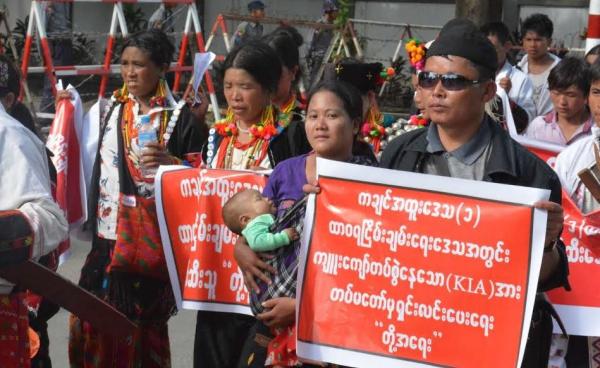 People protesting against the KIO/KIA in Myikyina