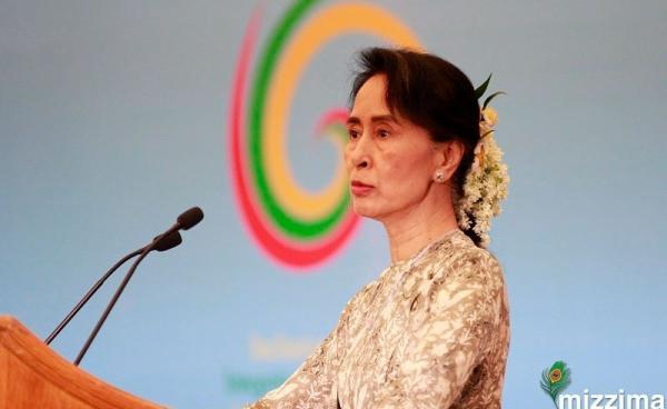 State Counsellor Aung San Suu Kyi speaks at the unveiling of the Civil Service Reform Strategic Plan for Myanmar event in Nay Pyi Taw. Photo: Min Min/Mizzima