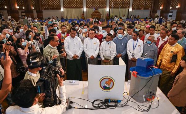 ဓာတ်ပုံ - MOI