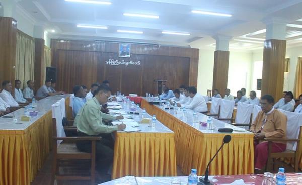 လျှပ်စစ်ဓါတ်အားဖြန့်ဖြူးရေးကုမ္ပဏီနှင့် ဒေသခံများ ညှိနှိုင်းပွဲ(ဓါတ်ပုံ-MNA)