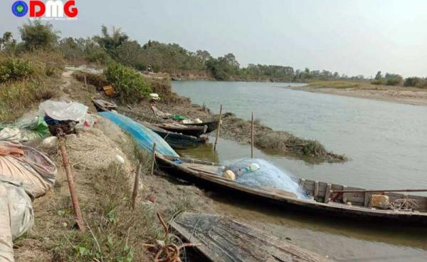 တားမြစ်ထားစဉ် ငါးရှာဖမ်းနေလျှင် လုံခြုံရေးတပ်ဖွဲ့ဝင်များက လှမ်းပစ်ခတ်မှုများရှိကြောင်း သိရသည်။