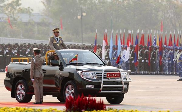 Myanmar Senior General Min Aung Hlaing inspects troops during a parade commemorating the 72nd Armed Forces Day in Naypyitaw, Myanmar, 27 March 2017. Photo: Hein Htet/EPA