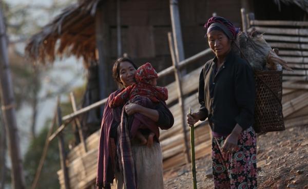 လဟယ်မြို့နယ်အတွင်း ကျေးလက်ဒေသတွင် နေထိုင်သည့် နာဂလူမျိုးများအားတွေ့ရစဉ်။ ဓာတ်ပုံ-ဟောင်ဆာ(ရာမည)