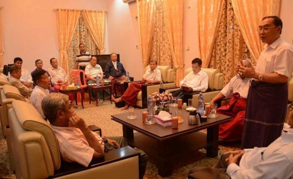  ပြည်ထောင်စုဝန်ကြီးနိုင်သက်လွင် နေအိမ်တွင် မွန်ပါတီခေါင်းဆောင်များတွေ့ဆုံခဲ့စဉ်(photo: MNA)