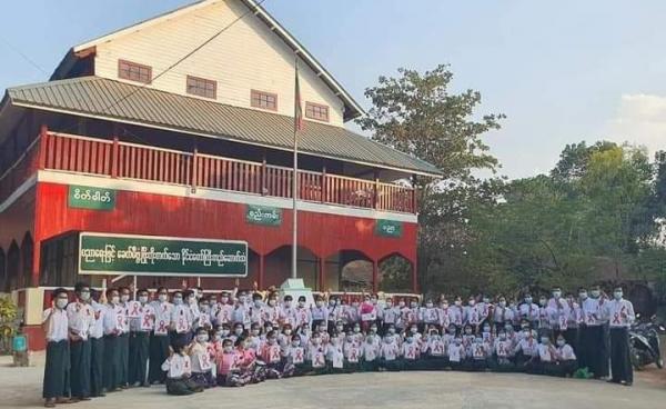 စစ်ကောင်စီမှ အာဏာသိမ်းယူခဲ့သည့်အပေါ် အ.ထ.က ကျိုက်ထိုရှိဆရာ၊ဆရာမများ အာဏာဖီဆန်ရေးလှုပ်ရှားမှု(CDM) ပြုလုပ်ခဲ့စဉ်။