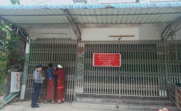 ကိုယ်စားလှယ်ဟောင်း၏ နေအိမ်ကို သက်ဆိုင်ရာက ချိတ်ပိတ်ခဲ့နေပုံ