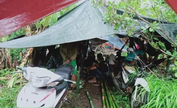 မေလ ၂၃ ရက်နေ့က၊ ထားဝယ်မြို့နယ်၊ ဝါးတောကျေးရွာသားများ ထိုင်း-မြန်မာနယ်စပ်သို့ တိမ်းရှောင်လာကြစဉ်။