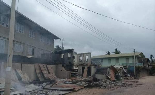 တနင်္သာရီတိုင်းအတွင်း စစ်ရေးပဋိပက္ခကြောင့် နေအိမ်အချို့ထိခိုက်ပျက်စီးခဲ့ပုံ။