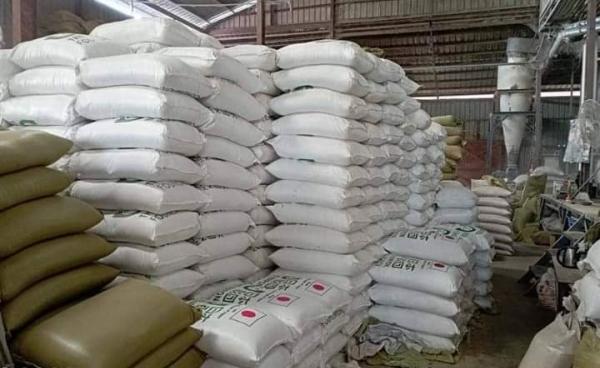 နီပွန်ဖောင်ဒေးရှင်းက ပေးသည့် ဆန်အိတ်များကို အမ်းတွင် သိုလှောင်ထားပုံ။ (Photo- CJ)