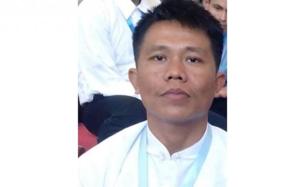 မြန်မာစစ်တပ်၏ ဖမ်းဆီးမှုကို ခံလိုက်ရသည့် ကျောက်တော်ဒေသခံ ကိုဇော်ဝင်း။ (ဓာတ်ပုံ - Zaw Worn)