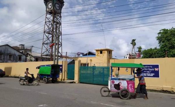 စစ်တွေမြို့ရှိ ရဲစခန်းတစ်ခုအား တွေ့ရစဉ်။ (ဓာတ်ပုံ-DMG)