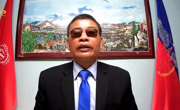 ULA/AA ပြောခွင့်ရသူ ဦးခိုင်သုခကို သြဂုတ်လ ၁၁ ရက်ကပြုလုပ်ခဲ့သော စတုတ္ထအကြိမ်မြောက်သတင်းစာ ရှင်းလင်းပွဲတွင်တွေ့ရစဉ်။