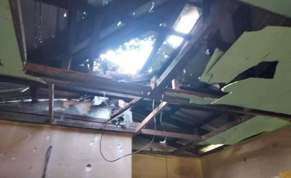 ယနေ့တိုက်ပွဲအတွင်း ကော့ကရိတ်မြို့တွင်းရှိ နေအိမ်အချို့ ထိခိုက်ပျက်စီးခဲ့မှုနှင့် စစ်တပ်သုံး ဂျက်တိုက် လေယာဉ်တစ်စီးကို တွေ့ရစဉ်။ ဓာတ်ပုံ-CJ