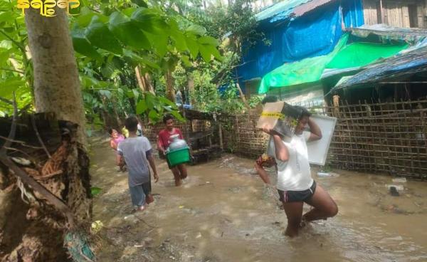 ယနေ့နံက်က ဆင်တက်မော်ကျေးရွာအတွင်း ရေတက်လာသည်ကို တွေ့ရစဉ်/ မူရင်းပိုင်ရှင်ကို credit ပေးပါသည်။