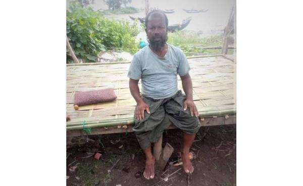 ဒုံးပိုက်ရွာသားများ ကယ်ဆယ်ခဲ့ရသည့် ဦးမာမောက်ယာဆိမ်း(ခေါ်) ဘုတ်စတီအား တွေ့ရစဥ်။