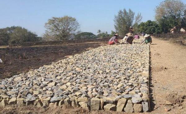 ဓာတ်ပုံ - Daw Khin Thain