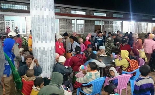 တအာင်းတပ် နှင့် သျှမ်းတပ် တိုက်ပွဲကြောင့် စစ်ဒဏ်ထိ လူထုများ (Photo from Sai Mong Fcebook)