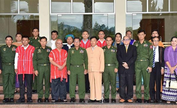Senior General Min Aung Hlaing and Peace Process Steering Team pose for documentary photo. Photo: MNA