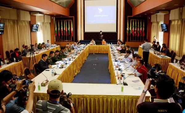 NRPC NRPC နှင့် NCA-S EAOs မှ နှစ်ဖက် ကိုယ်စားလှယ်များ ဖေဖော်ဝါရီ ၂-၃ ရက်က ဆွေးနွေးနေစဉ်။