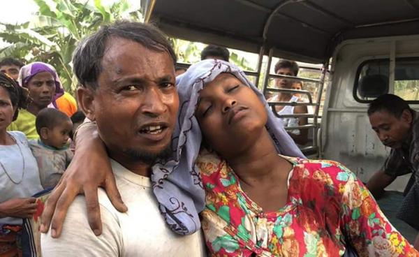 An injured Muslim woman being brought to hospital. (Photo: Ann Thargyi)