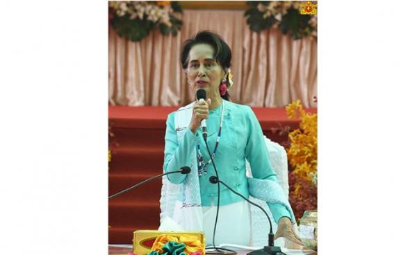 ပုံ - အတိုင်ပင်ခံရုံး (fb) ကရင်ပြည်နယ်၊မြဝတီမြို့မှာ ဖေဖော်ဝါရီ ၂၅ ရက်က အတိုင်ပင်ခံပုဂ္ဂိုလ်ကို လူထုတွေ့ဆုံပွဲမှာ တွေ့ရစဉ်။