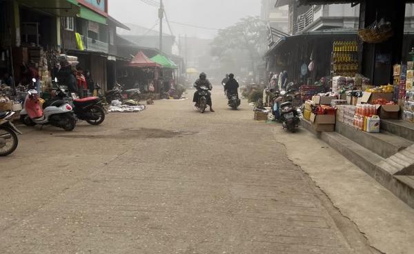 ငလျင်ကြောင့် လမ်းပန်းဆက်သွယ်ရေးပြတ်တောက်ပြီး ဟုမ္မလင်းမြို့နယ်အတွင်း ငွေသားပြတ်လပ်မှုတွေနဲ့ ကြုံတွေ့နေရ