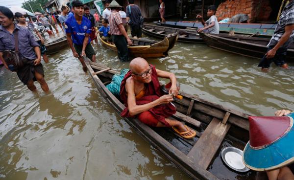 ကရင်ပြည်နယ် ရေကြီးမှုအခြေအနေများကို မြင်တွေ့ရစဉ် ။ Photo- EPA