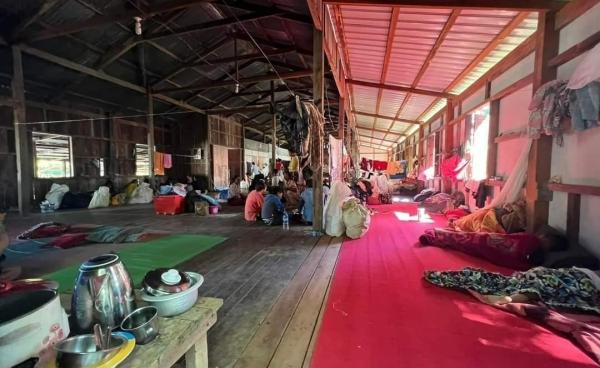 ညောင်ရွှေမြို့တွင် လာရောက်ခိုလှုံနေသည့် ကရင်နီစစ်ဘေးရှောင်များ။