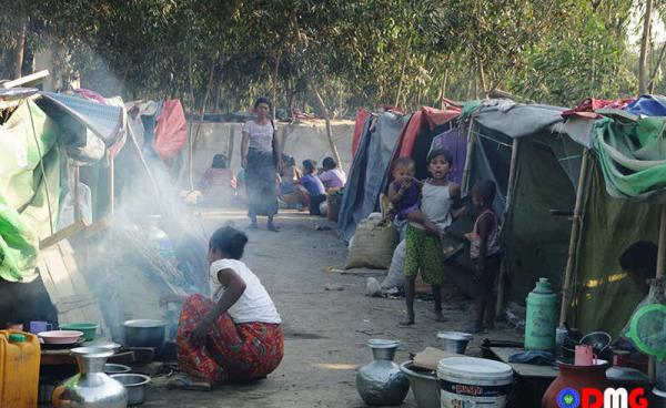 ရသေ့တောင်မြို့၊ ရွှေပါရမီစစ်ဘေးရှောင်စခန်းမှ စစ်ဘေးရှောင်များအား ပြီးခဲ့သည့် မတ်လအတွင်းက တွေ့ရစဉ်။