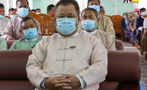 သျှမ်းပြည်ဝန်ကြီးချုပ် ဒေါက်တာလင်းထွဋ်