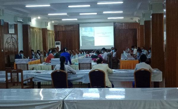 Photo-ဗလဲ့ခပွားတောင်မြေယာကိစ္စကို မွန်ပြည်နယ်လွှတ်တော်သို့ တင်ပြစဉ် (MNA)