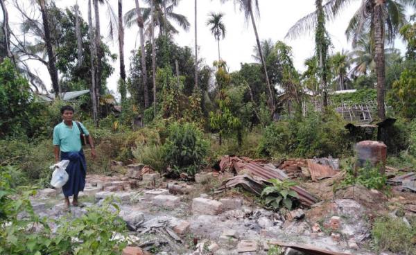 ပုံစာ - တင်းမကျေးရွာအတွင်း နေအိမ်များပျက်စီးနေသည်ကို ယခုနှစ်မတ်လအတွင်းက တွေ့မြင်ခဲ့ရစဉ်။