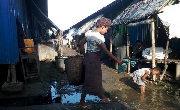 ကျောက်တော်မြို့နယ် ညောင်ချောင်းနှင့် ပုဏ္ဏားကျွန်းမြို့နယ် စက်မှုဇုံစစ်ဘေးရှောင်စခန်းတို့ကိုတွေ့ရစဉ်။ Photo- CJ