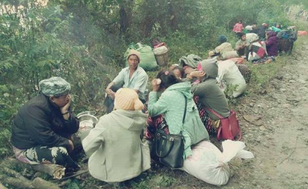 ဓါတ်ပုုံ ကချင်စစ်ပြေးဒုုက္ခသည်များ ထပ်မံ ပြောင်းရွှေ့ရသည့် ပုံ ခေါန်ဂျာ ဖေ့ဘုတ်