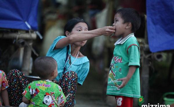 A mother feeding her baby at a refugee camp in Kachin State. Photo: Mizzima