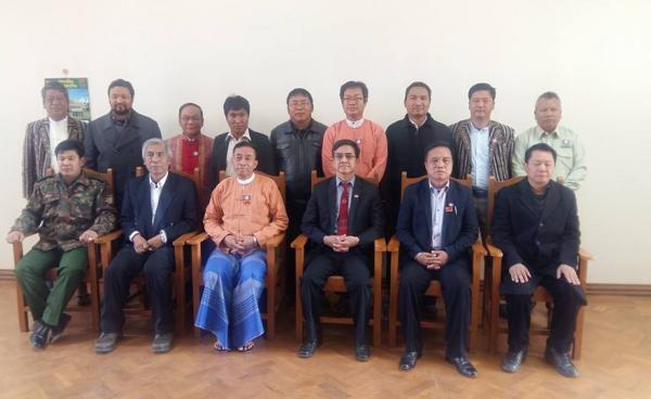 ချင်းပြည်နယ် အစိုးရအဖွဲ့ဝန်ကြီးများနှင့် ချင်းအမျိုးသားတပ်ဦးခေါင်းဆောင်များတွေ့ဆုံစဉ် ( photo: Salai Isaac Khen/Facebook)